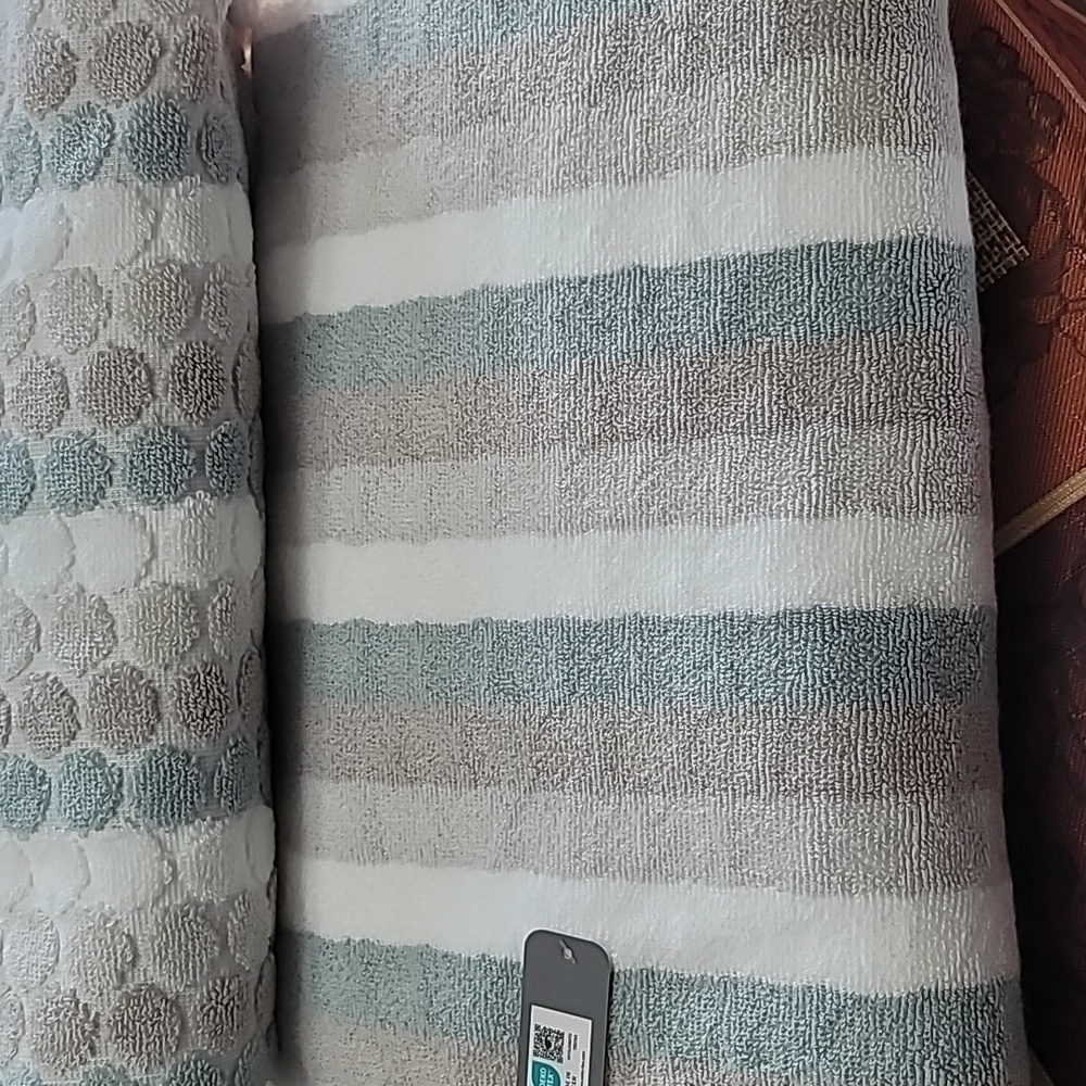 Soho Living Beige, Green And White Bath Towel Set of 2 bath towel